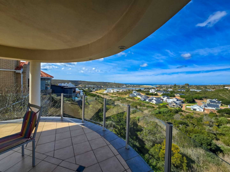 5 Bedroom Property for Sale in Stilbaai Wes Western Cape